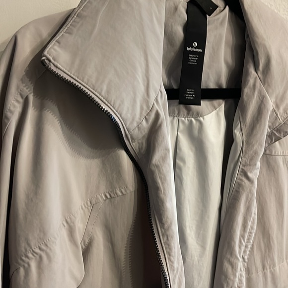 Lululemon Jacket - Picture 3 of 4